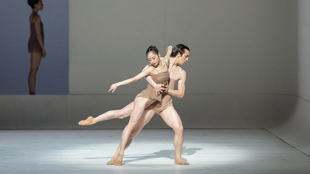 Koto Ishihara and Spencer Hack in Chroma. Photo by Karolina Kuras. 