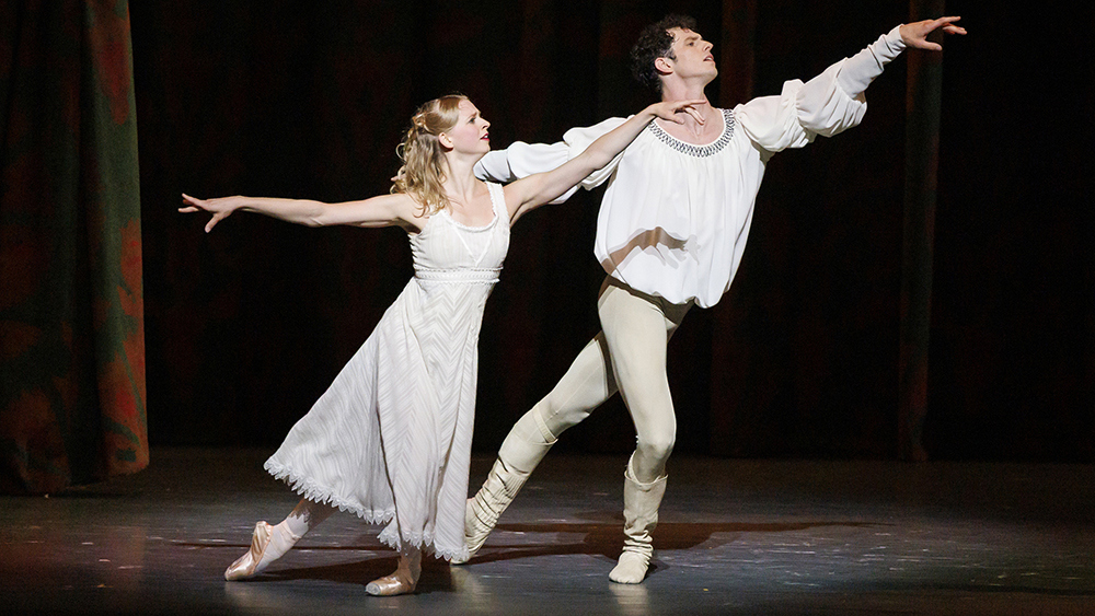 Genevieve Penn Nabity and Christopher Gerty in Romeo and Juliet. Photo by Bruce Zinger. 