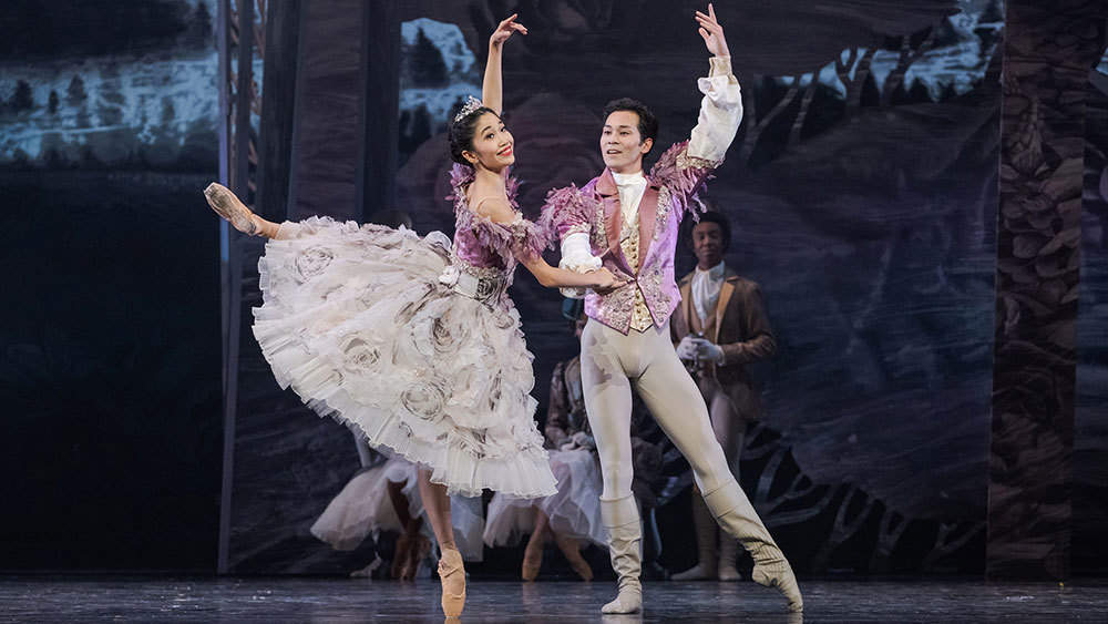 Miyoko Koyasu and Naoya Ebe in Swan Lake