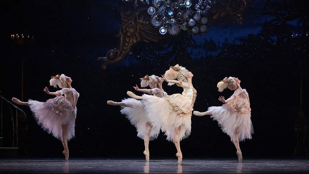 Miyoko Koyasu with Artists of the Ballet in Swan Lake.