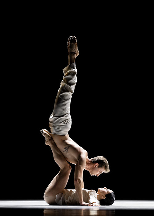 Bianca Teixeira and Matteo Dilaghi of Bayerisches Staatsballett in Silent Screen.